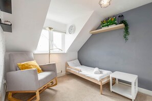 4 slaapkamers, een strijkplank/strijkijzer, gratis wifi, beddengoed