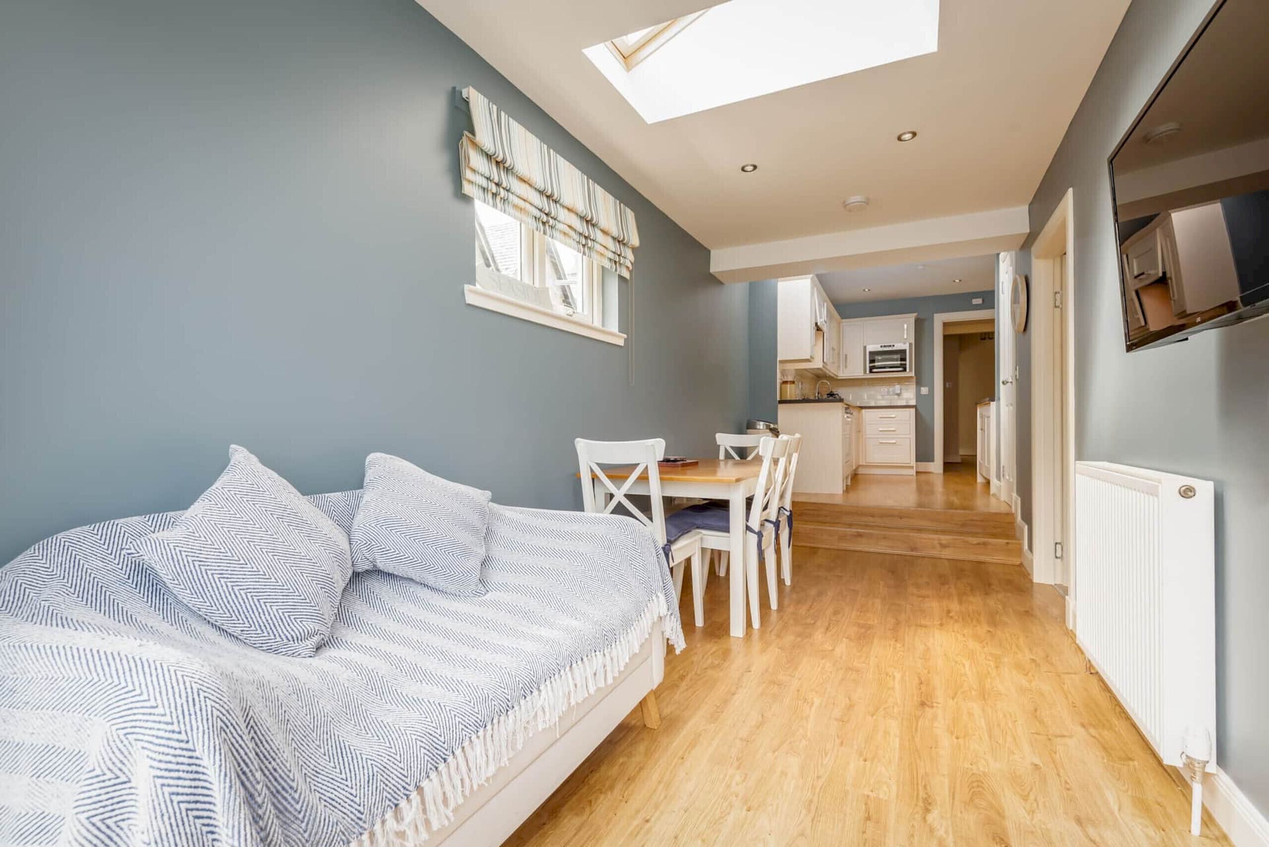 3 bedrooms, iron/ironing board, WiFi (free), bed sheets