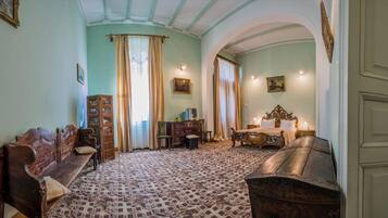 Villa | 4 bedrooms, desk, free WiFi, bed sheets