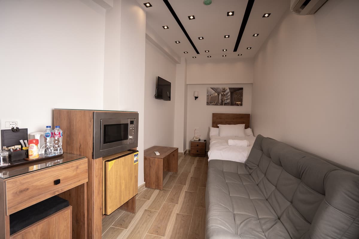 Deluxe Single Room | Egyptian cotton sheets, premium bedding, memory foam beds, desk