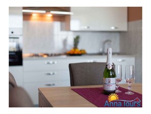 Dining - Holiday apartment near to the beach with air conditioning (Njivice)