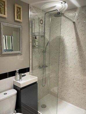 Cottage | Bagno | Doccia, asciugacapelli, asciugamani