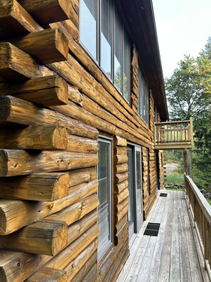 Property grounds - Fox Ridge - White Mtn. Elegance - EV charging on site - Waterville Valley Ski (Thornton)