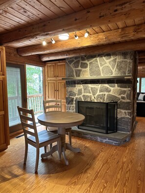 Interior - Fox Ridge - White Mtn. Elegance - EV charging on site - Waterville Valley Ski (Thornton)