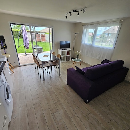 TV. Appartement au Calme