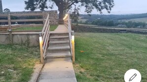 A wooden staircase leading to a stone wall, surrounded by grass and trees. - Charming 2 Bed Cottage in Nidderdale Near Harrogat (Harrogate)