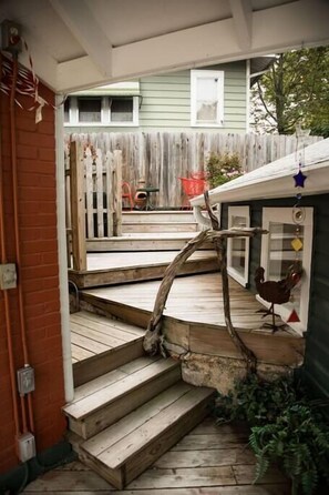 Exterior detail - Texaco Bungalette: Historic Loop, Walk Downtown! (Eureka Springs)
