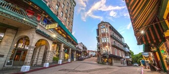 Texaco Bungalette: Historic Loop, Walk Downtown!