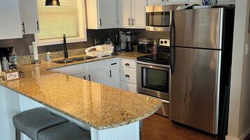 冰箱、微波炉、烤箱、炉灶