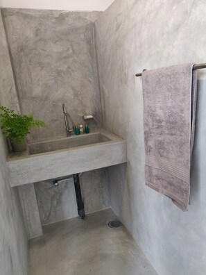 淋浴設備、提供毛巾、廁紙