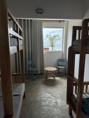 高級共用宿舍 | 免費 Wi-Fi、床單