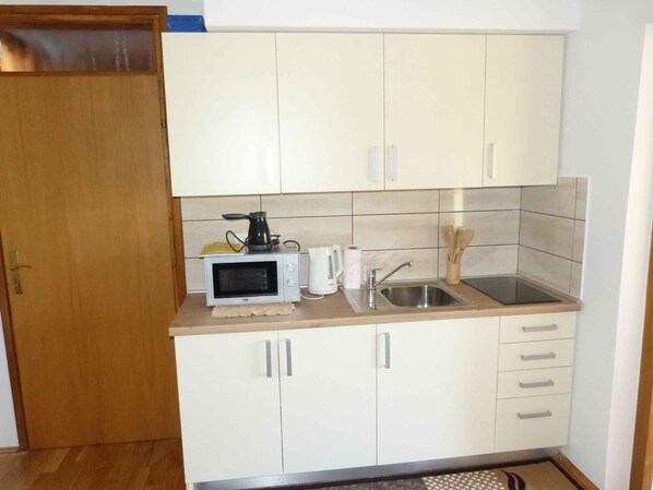 Fridge, microwave, stovetop, toaster