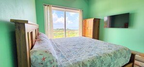 3 bedrooms, iron/ironing board, free WiFi, bed sheets - 3bd 2 bth House. POOL! HOTTUB! Breathtaking Ocean Views! 2-min drive to beach! (Santos Guardiola)
