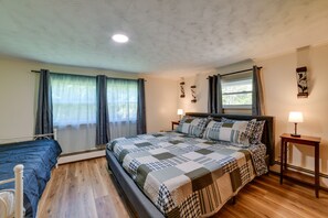 3 bedrooms, iron/ironing board, WiFi, bed sheets - Rustic Bainbridge Retreat w/ Spacious Yard! (Bainbridge)