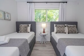 4 bedrooms, in-room safe, desk, iron/ironing board
