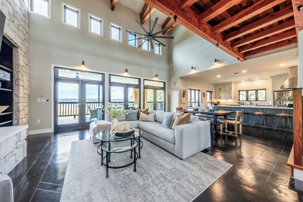 Smart TV, futbolito, tenis de mesa y estéreo