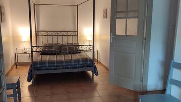 2 slaapkamers, een strijkplank/strijkijzer, wifi, beddengoed