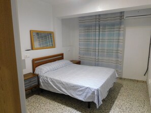 3 habitaciones, tabla de planchar con plancha, wifi y ropa de cama 