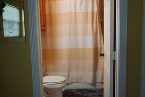 Towels, soap, toilet paper - Sunshine cabin with a Shared fishing pier Not waterfront (Rio Hondo)