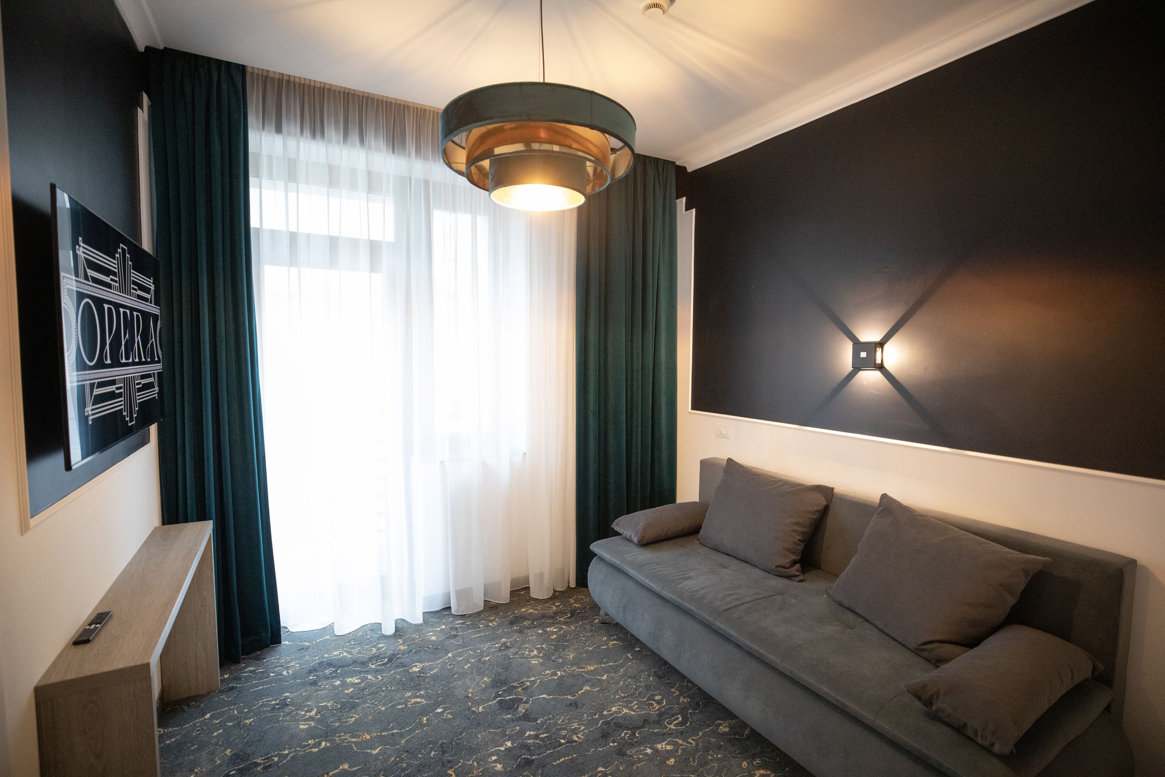 Deluxe-lejlighed | Badeværelse | Brusehoved med spredningseffekt, gratis toiletartikler, hårtørrer