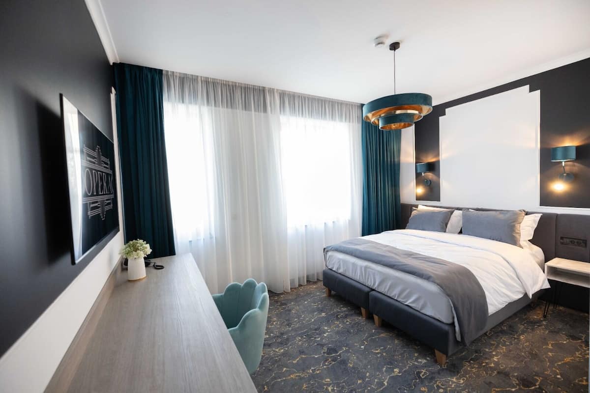 Double Deluxe with Extendable Chair | 1 bedroom, memory foam beds, minibar, in-room safe