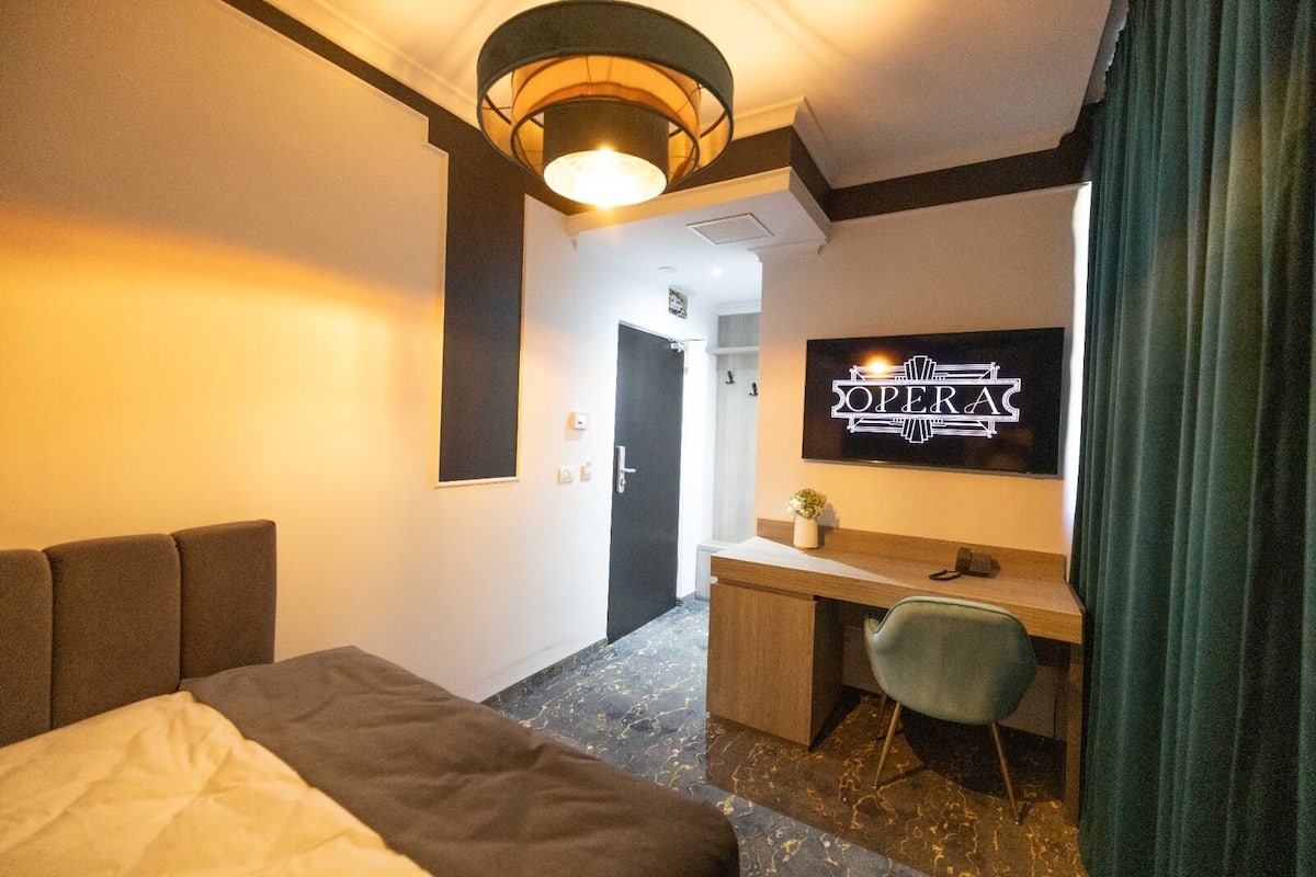 Single Economy Room | 1 bedroom, memory foam beds, minibar, in-room safe