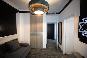 Deluxe Apartment | Memory foam beds, minibar, in-room safe, desk