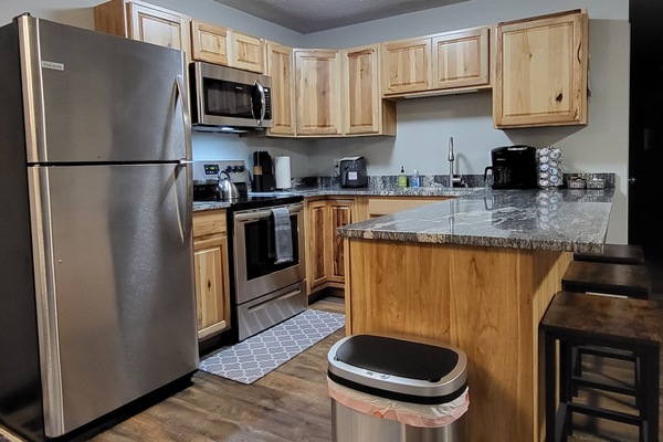 Geladeira, micro-ondas, fogão, cooktop