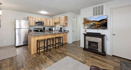 Clean, Quiet Hideaway with Private Hot Tub