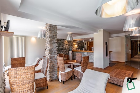 Sauna, hot tub, massages. Hotiday Sauze Torre