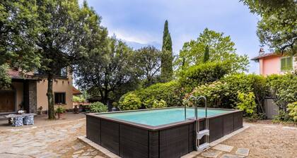 Panoramic and independent villa surrounded by greenery one step from Florence