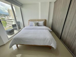 2 chambres, fer et planche à repasser, Wi-Fi gratuit, draps fournis