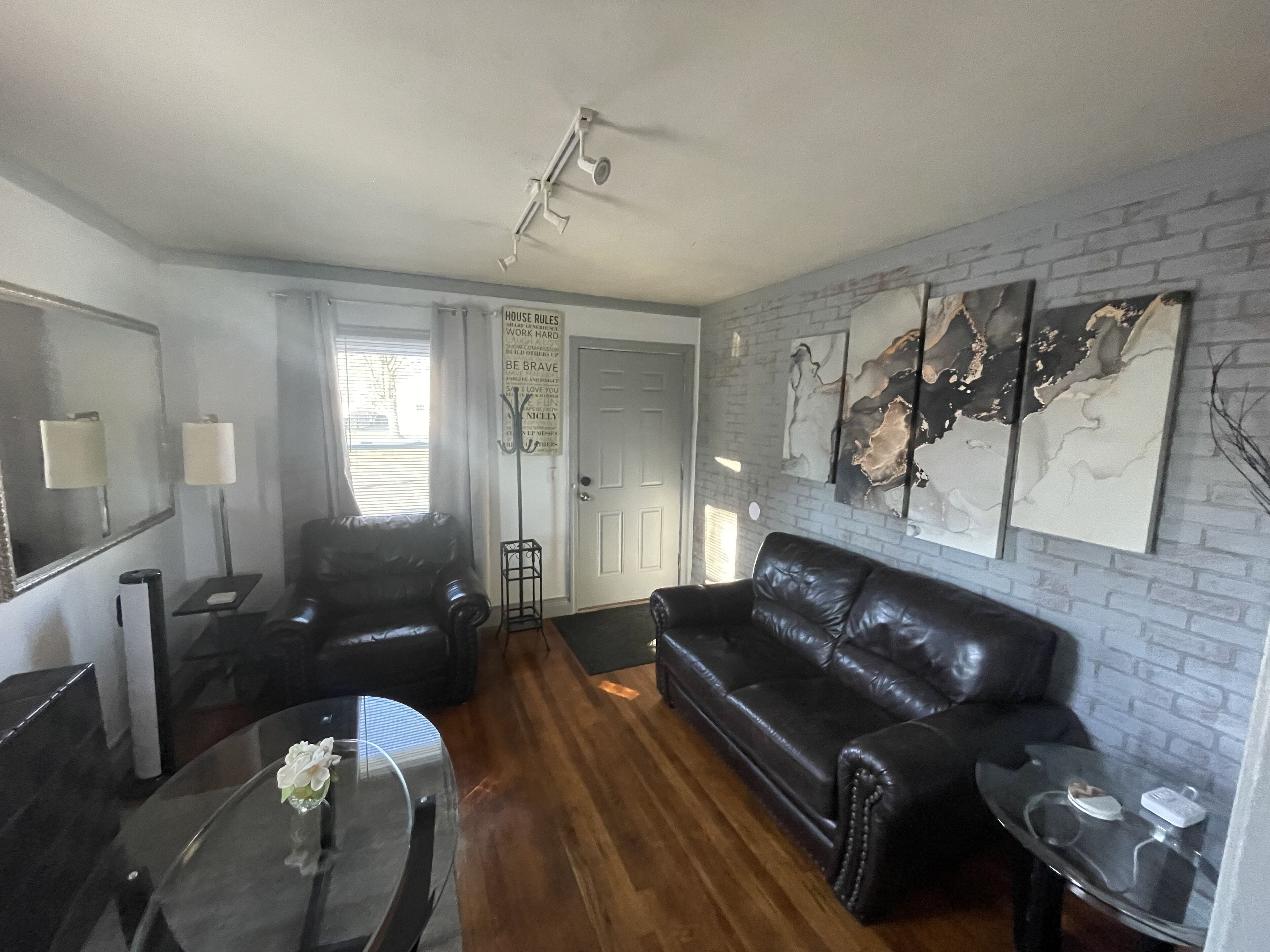 New!quaint & Convenient Hideaway: Great Location - Hartford, CT
