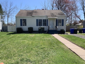 Exterior - New!Quaint & Convenient Hideaway: Great Location (East Hartford)