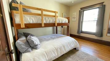 3 dormitorios, tabla de planchar con plancha, wifi gratis y ropa de cama