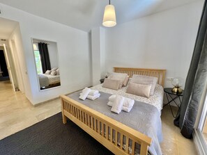 2 quartos, ferros/tábuas de passar roupa, Wi-Fi de cortesia