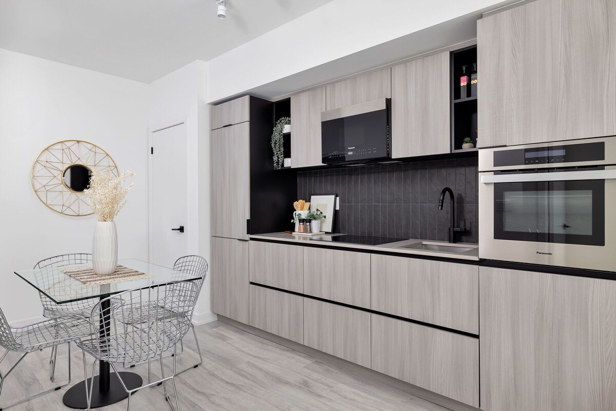 New Stylish Condo, 2 BR, 1 BA, Workspace, Pets Welcome, Central Location!