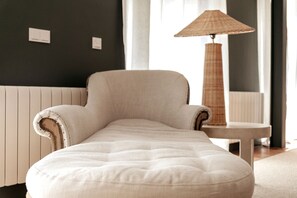 Interior - Reales Atarazanas Suite with Patio (Sevilla)