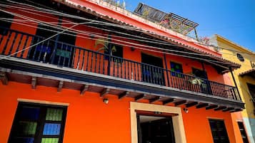 Fachada de la propiedad