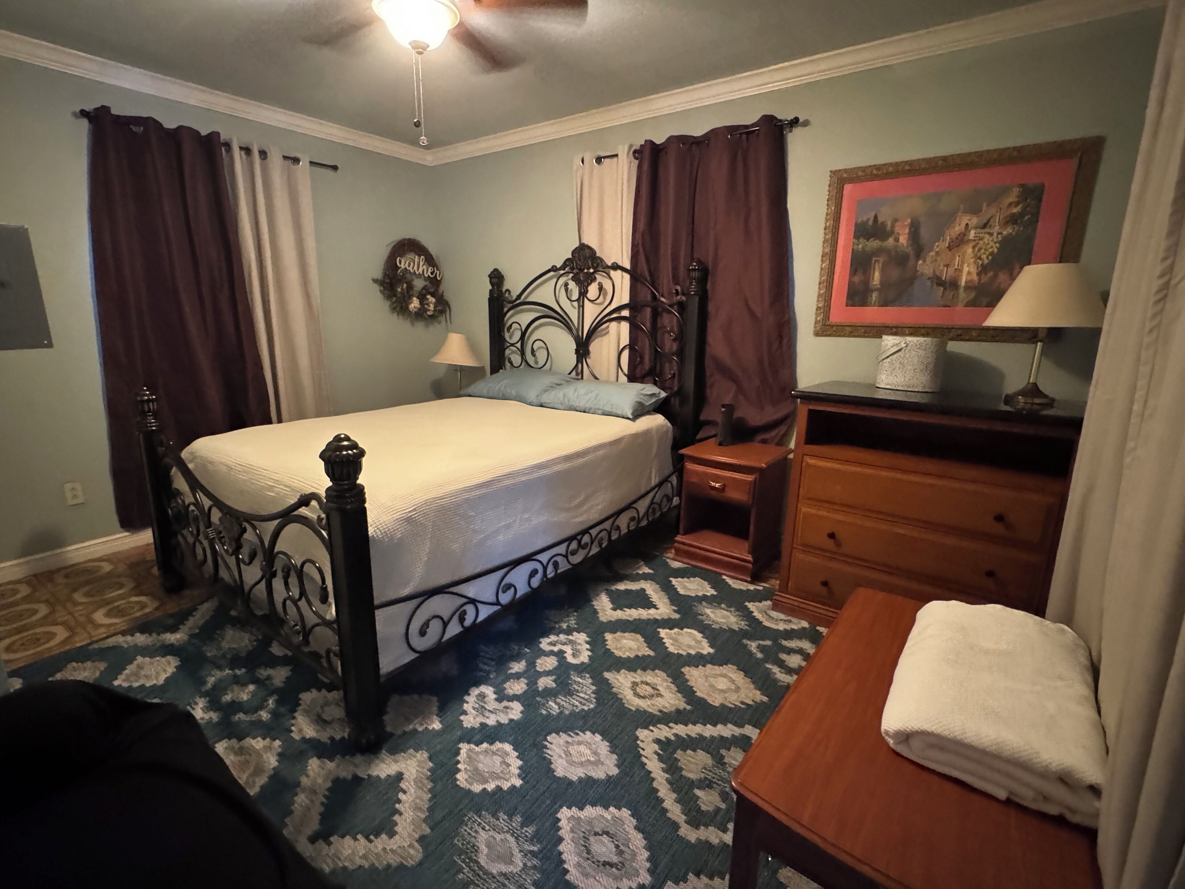 2 多间卧室、免费 WiFi、床单