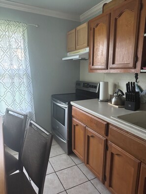 Frigorífic, microones, forn i placa de cuina 