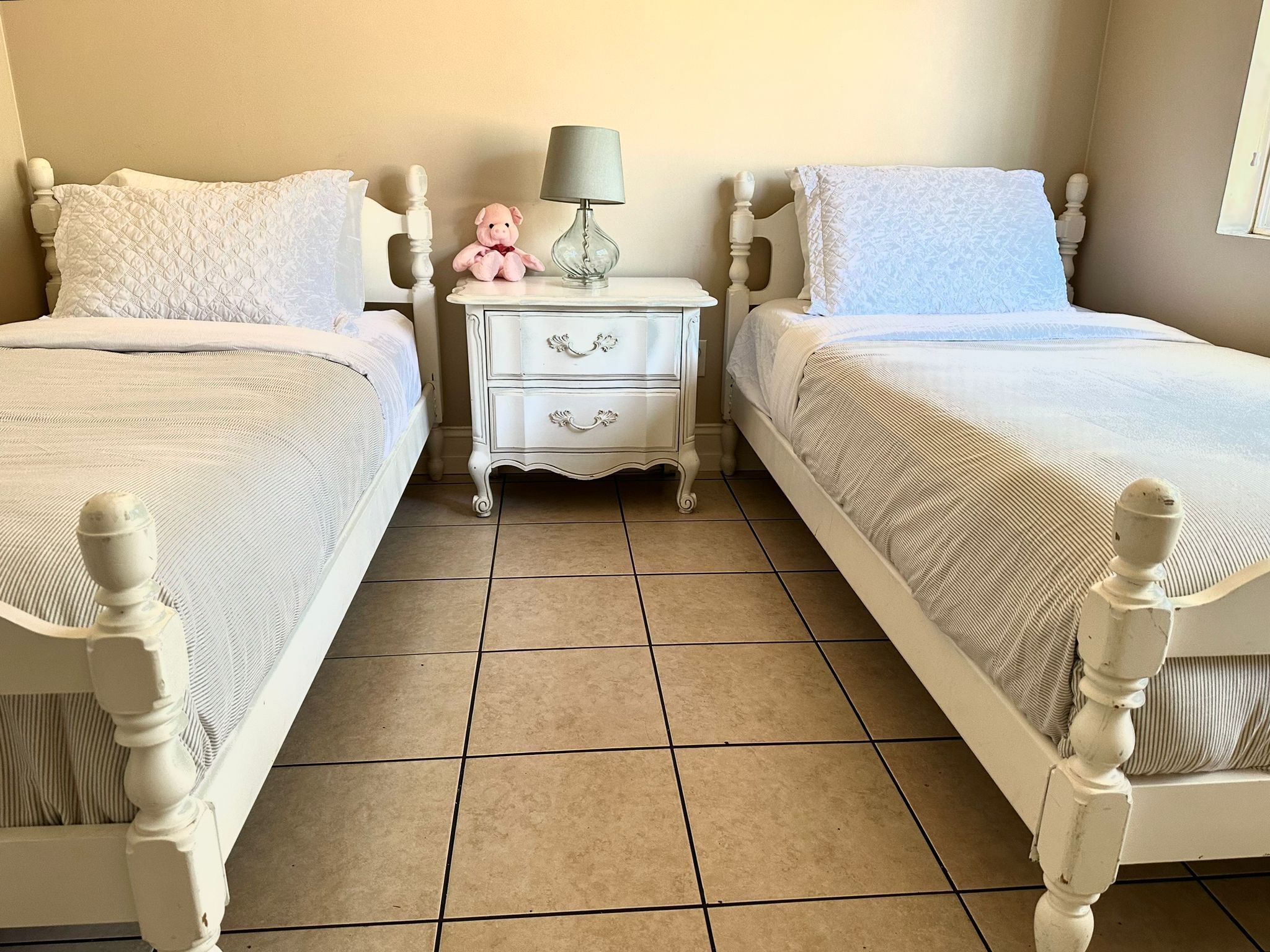 Affordable & Pet Friendly with Parking.  Minutes to Meta/Stanford/Levi Stadium