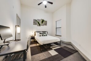 2 quartos, ferros/tábuas de passar roupa, Wi-Fi, roupa de cama