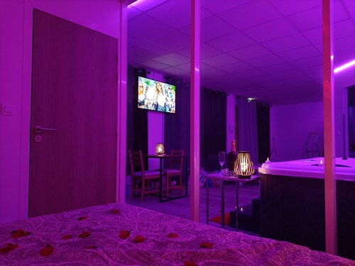 Cocoonspa Love Room Avec Jacuzzi, Idéal Pour un Couple