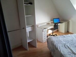 1 chambre, fer et planche à repasser, Wi-Fi, draps fournis