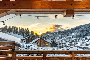 Property grounds - Chalet Octopussy - LES GETS: hot tub, sauna, superb view (Les Gets)