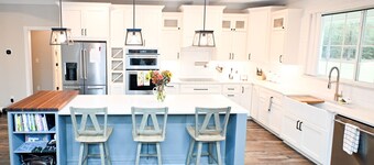 Modern Farmhouse & Guest Home in Wallisville!