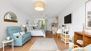 1 habitación, escritorio, tabla de planchar con plancha y wifi