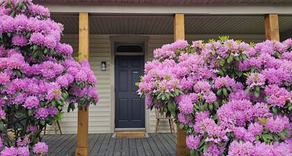 Very Cozy, 2 Bedroom Farmhouse Apartment 2nd FL