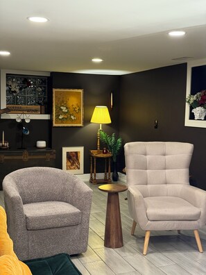 Interior - Large Space With Garage (Chicago)